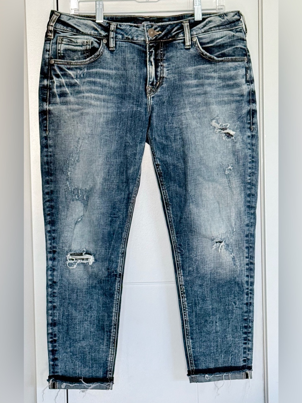 🔥 Silver Jeans Co. - KENNI
Distressed Crop Slim Jeans W32/L25
Comfort Stretch 🔥